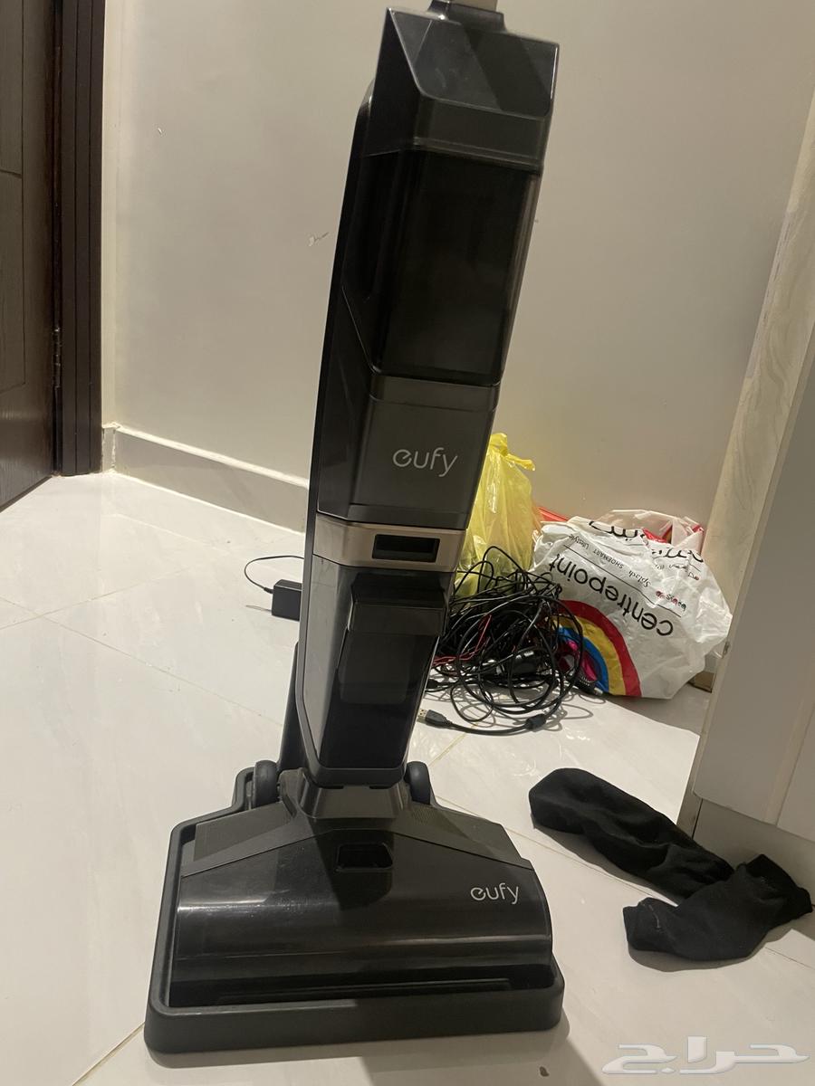 Yofi vacuum cleaner, clean and lightly used, cleans, rinses, and vacuums carpets64501816310146111