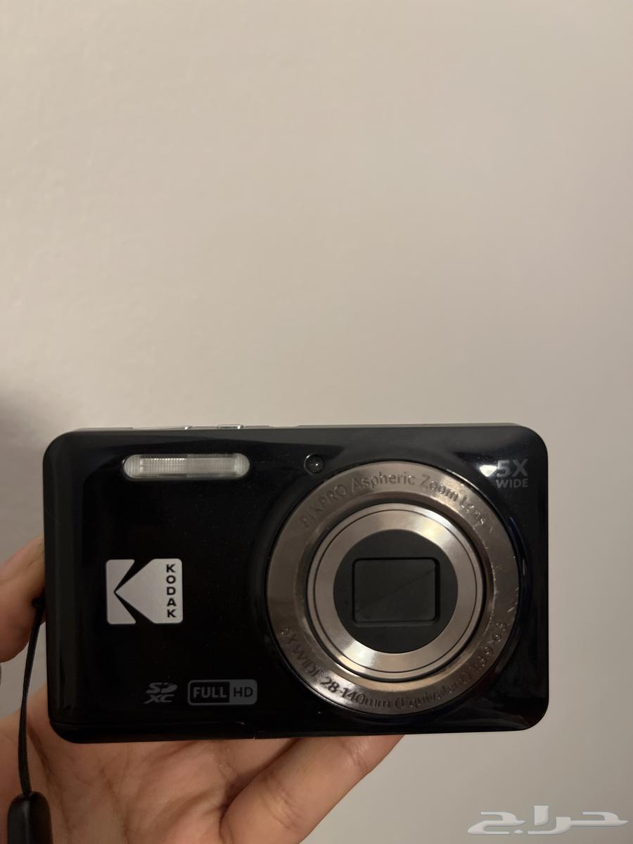 Kodak camera with accessories, additional memory, and connection64498646592898110