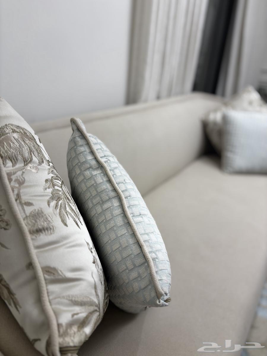 Sofas and Table64494981933441112