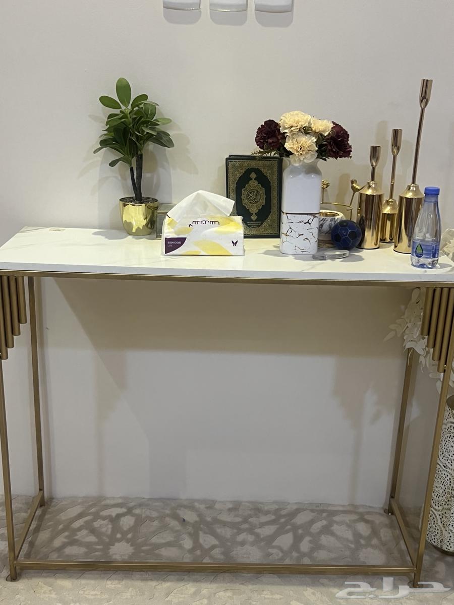 للبيع كنب جديد وطاوله رخام جديده بملحقاتها وطاوله استقبال64500340143874110