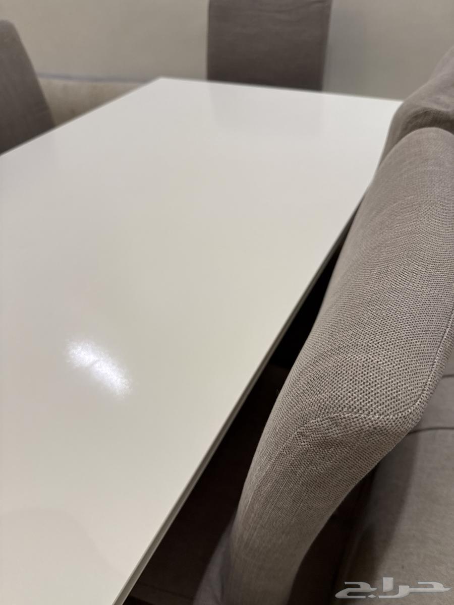 Dining table with 6 chairs, semi-new64497869193090111