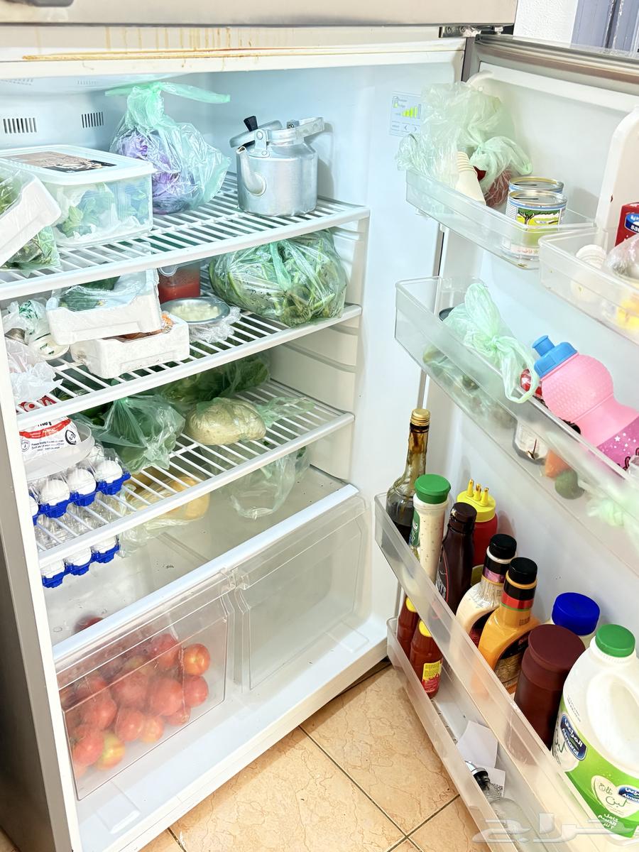 Used refrigerator but it is clean, had a crack in the door which has been repaired64501890092035111