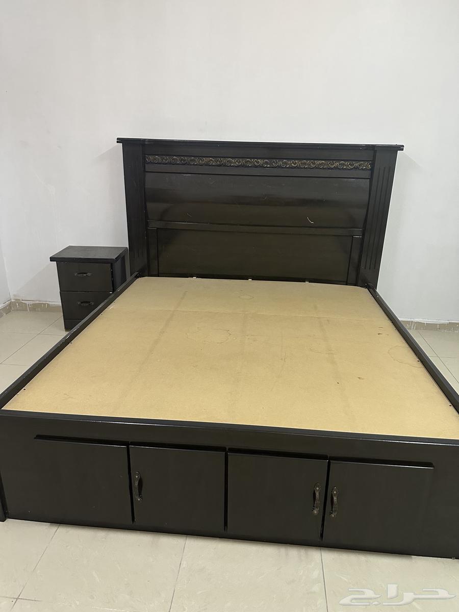 سرير نفرين اسود مع كومدينه مجانا بحاله جيده64499034977795110