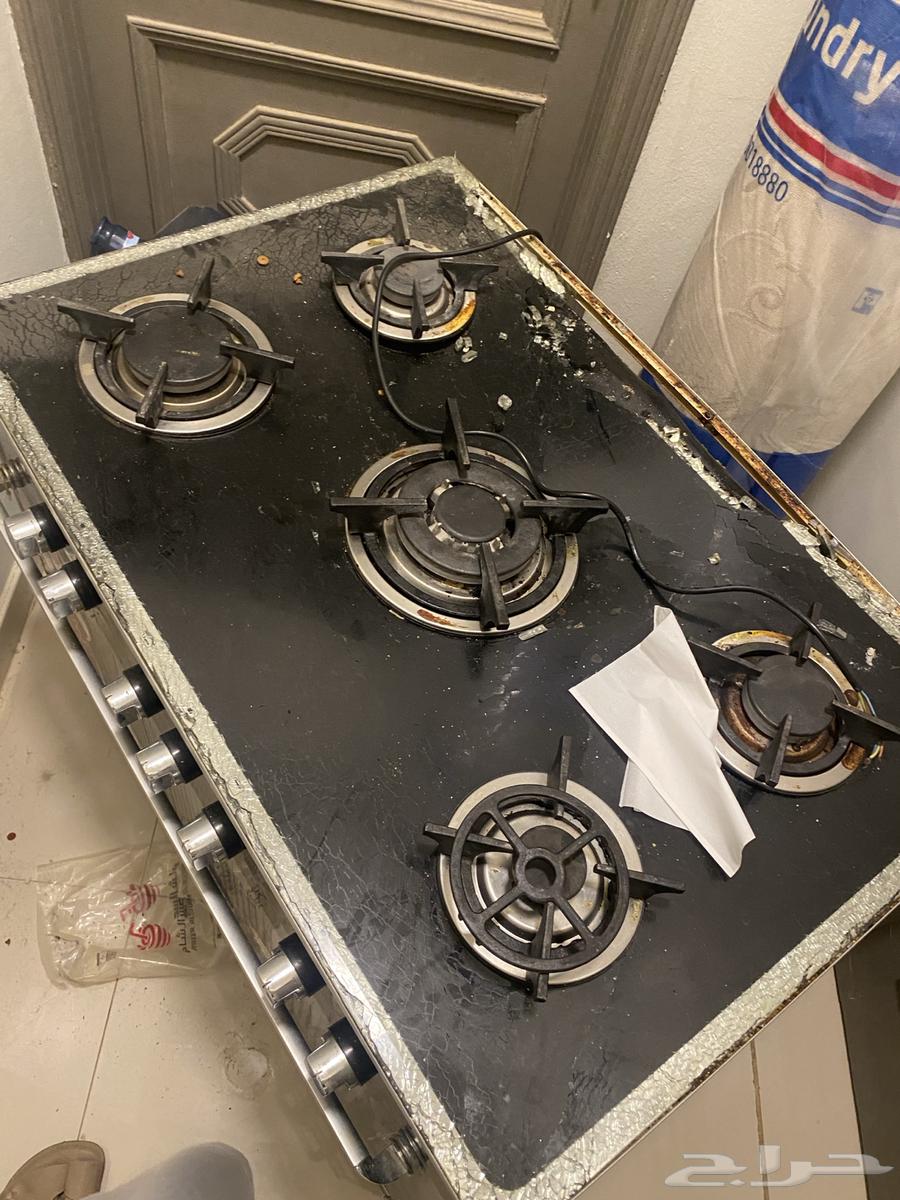 فرن نظيف فقط يوجد كسر في القزاز اللي فوق64498242963074111