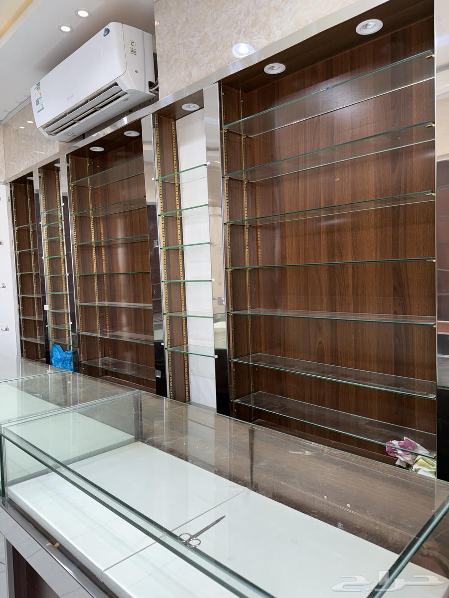 للبيع دكور محل ساعات وعطورات64497648342147114