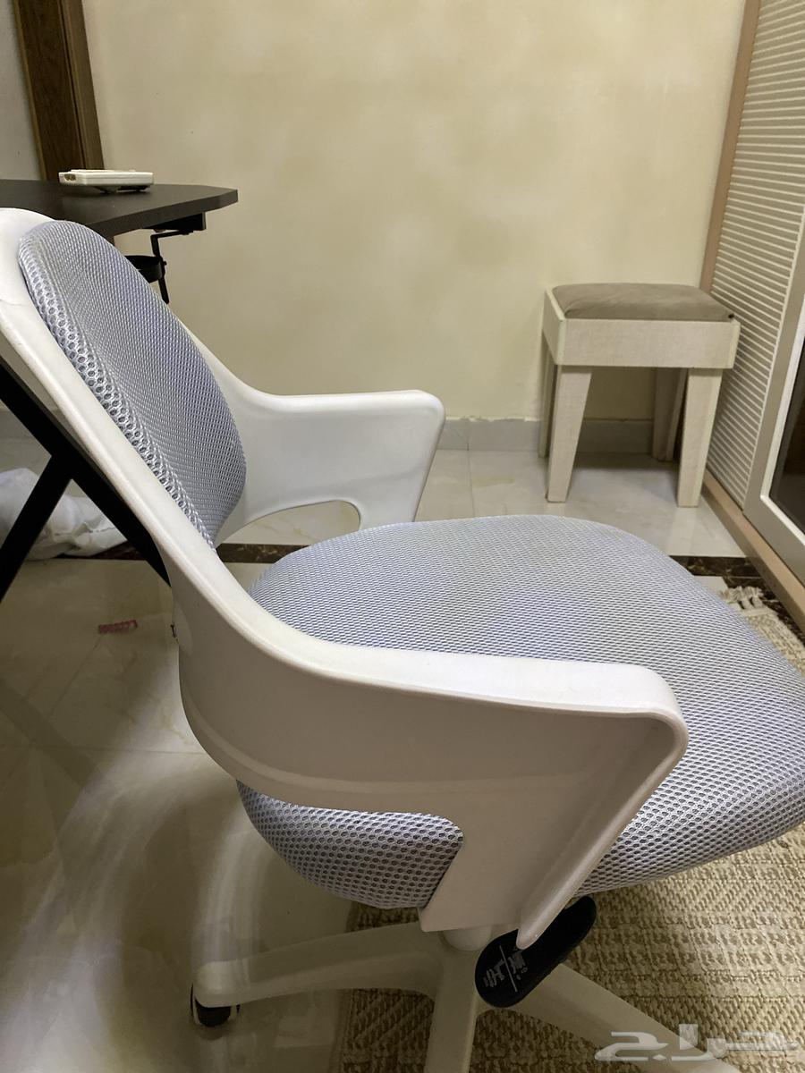 طاوله قيمنق وكرسي وشاشه64499187639555113