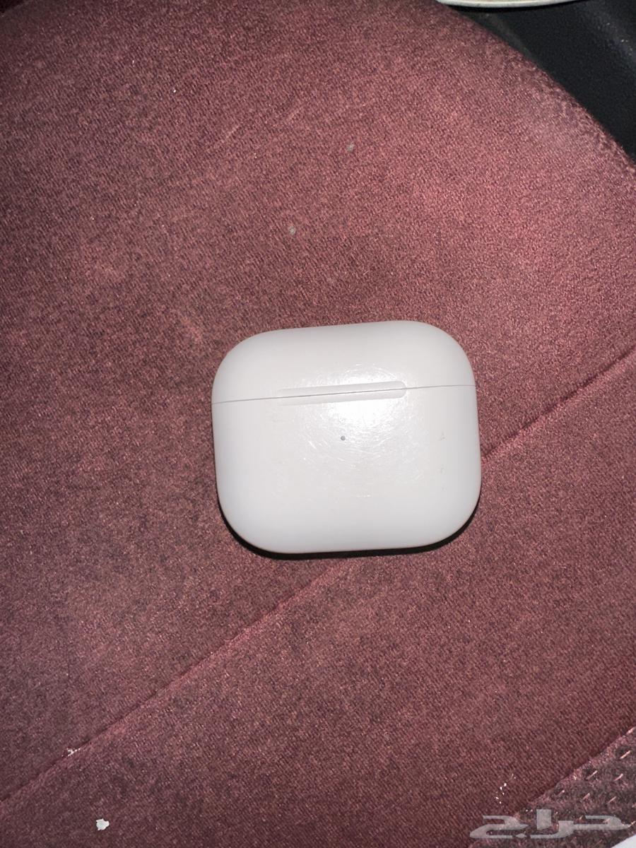 Clean AirPods with box, charger, and all accessories included.64494995807363110