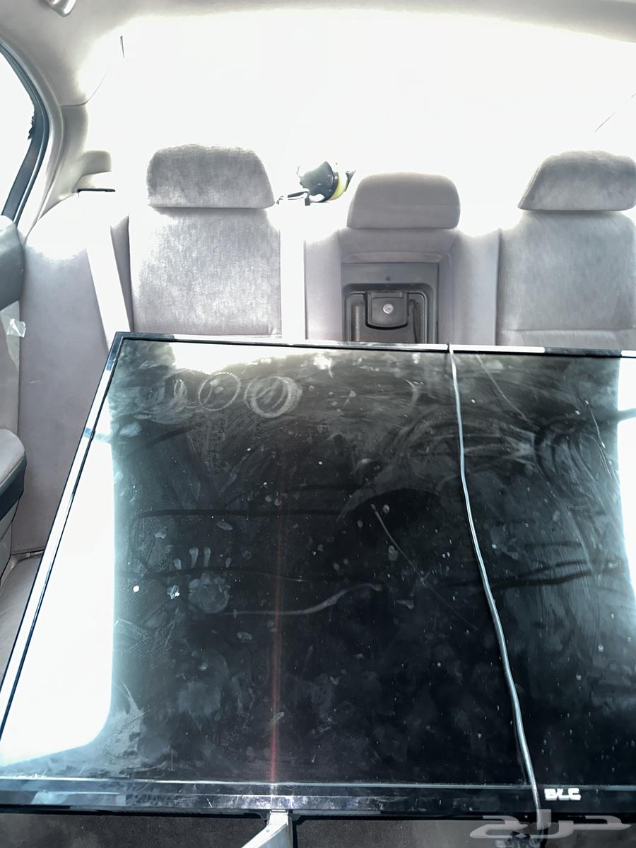 55-inch plasma screen, the screen is clean and has no issues64499436743298112