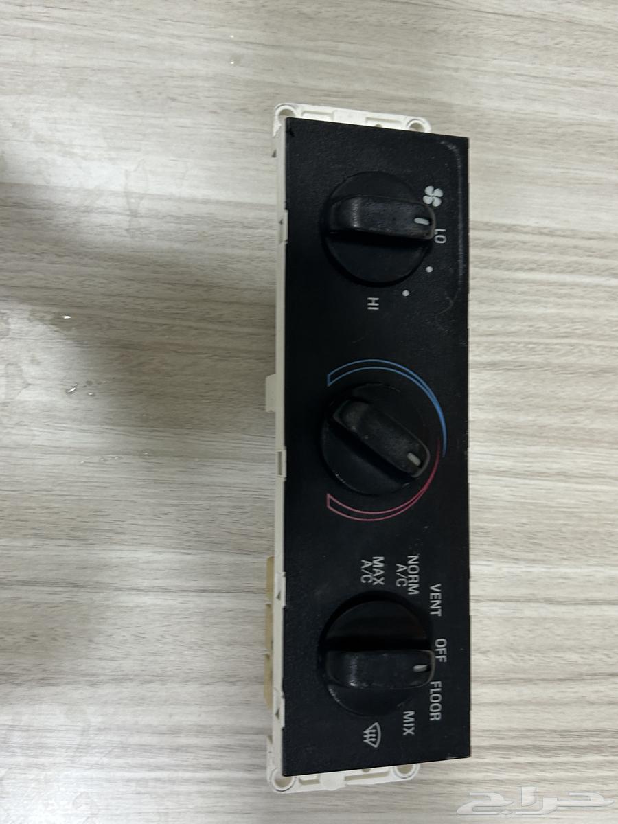 سويتش المكيف فورد فكتوريا2008 وكالة64681062419969110