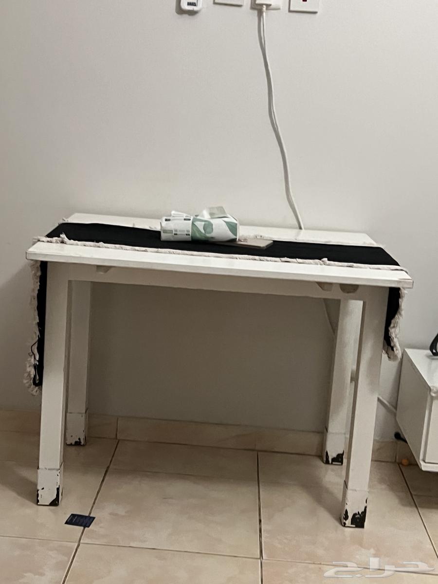 Tables for sale (screen table) and dining table64501890118146110