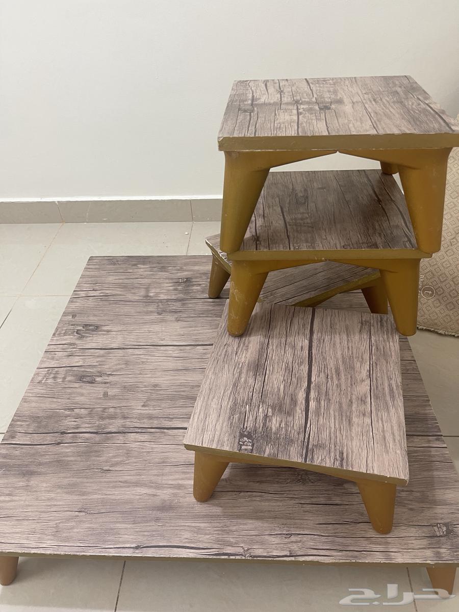 طاولات شبه جديده مع اربع طاولات جانبيه بي 100 ريال64498425305217110