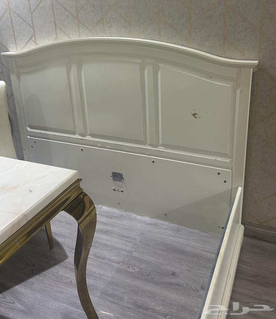 سرير 200 180 مستعملة وشوفنيرة صغيره وكبيره64502295985281113