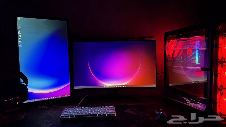 للبيع بي سي قيمنق متكامل مع شاشتين واكسسوارات64500602582530112