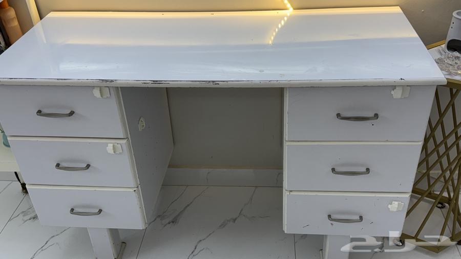 طاوله تسريحه المطلوب 150 قابل للتفاوض64499814630145110