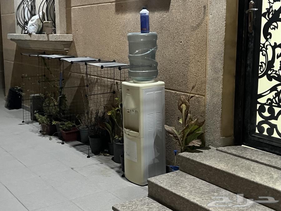 Two air conditioners, each priced at 500 riyals, the washing machine for 350, and the refrigerator for 25064501636413699110