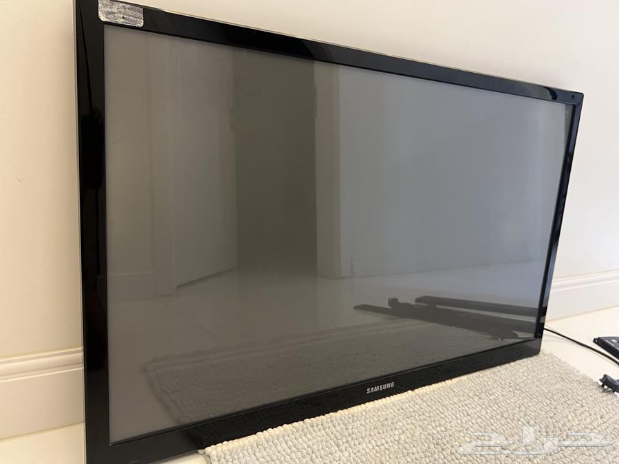 تلفزيون للبيع نظيف ومعاه القاعده شركه سامسونج64501788870658112