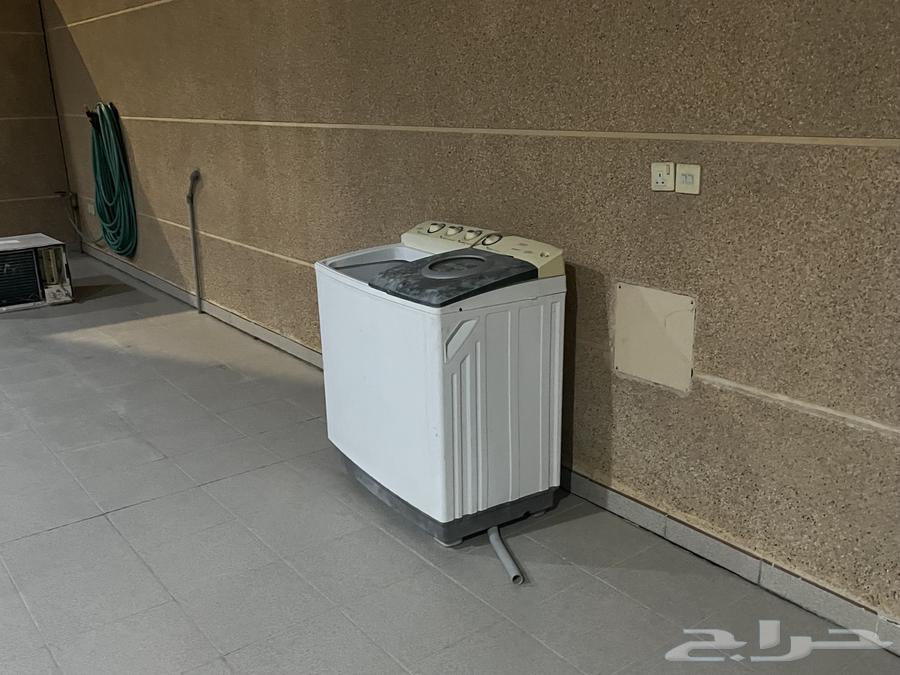 Two air conditioners, each priced at 500 riyals, the washing machine for 350, and the refrigerator for 25064501636413699111
