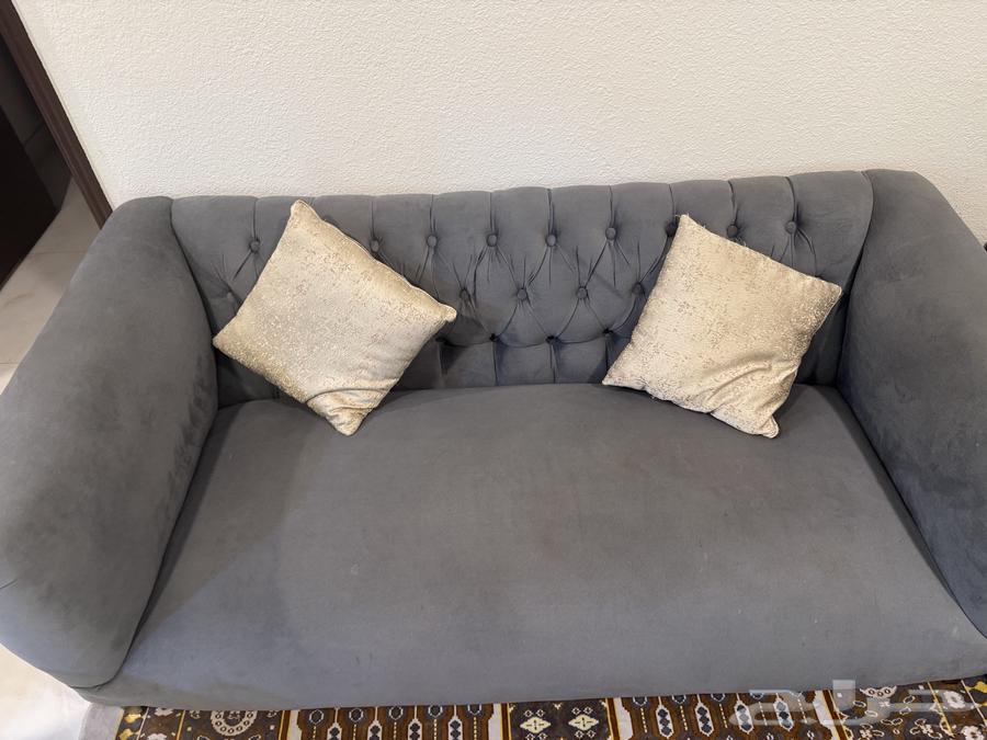 كنبتين بحالتها الجديده ما تشكي من جديده يبي لها نظافة شوي64500937311233110