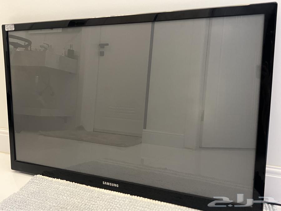 تلفزيون للبيع نظيف ومعاه القاعده شركه سامسونج64501788870658111