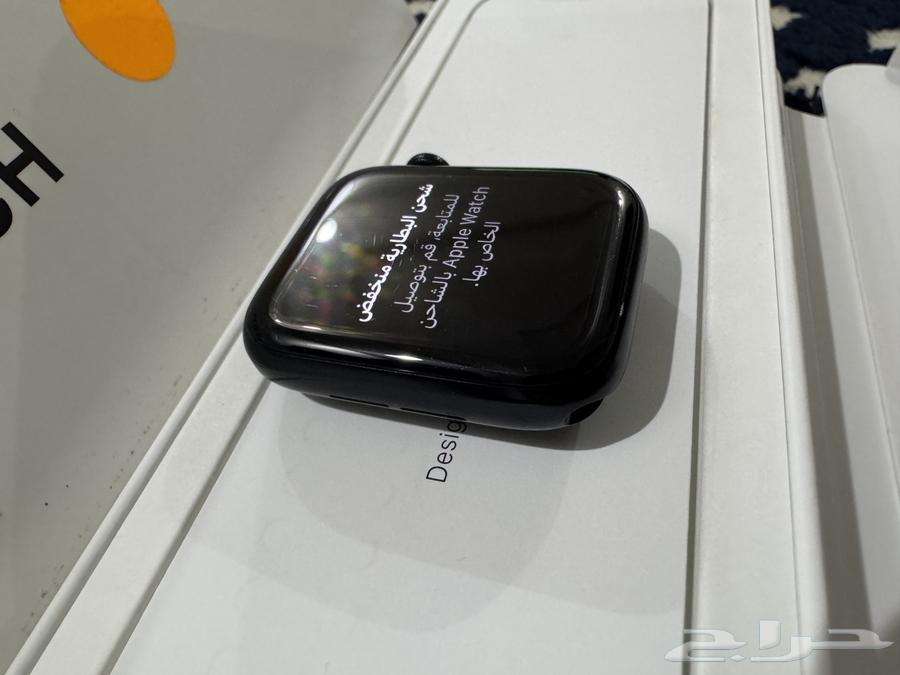 Apple Watch SE 44mm, lightly used with all accessories64498145536003110