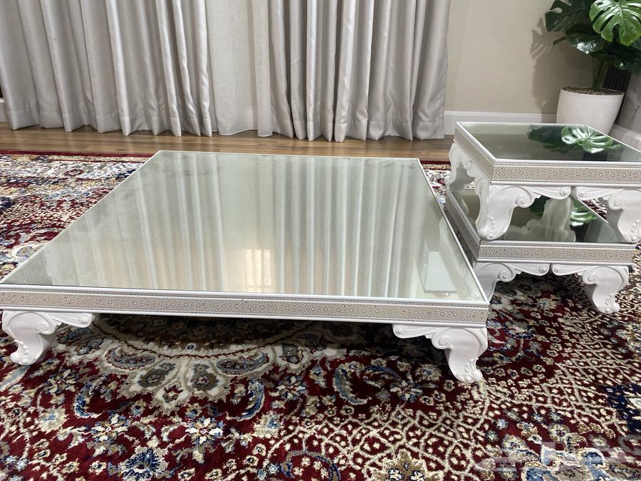 Large table and 4 service tables64496227764610110