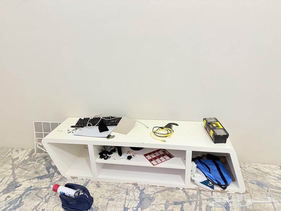 White sofa four pieces need only cleaning with a stool considered a set64499436794115112