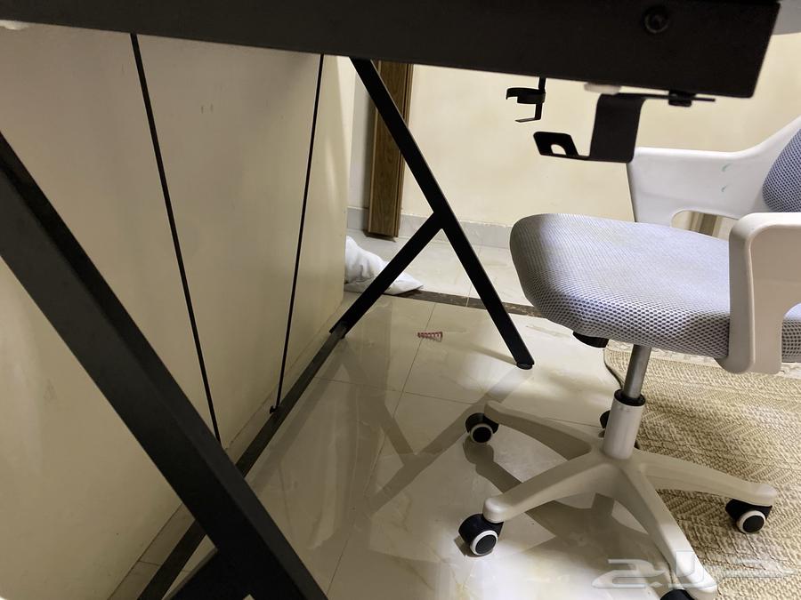 طاوله قيمنق وكرسي وشاشه64499187639555112