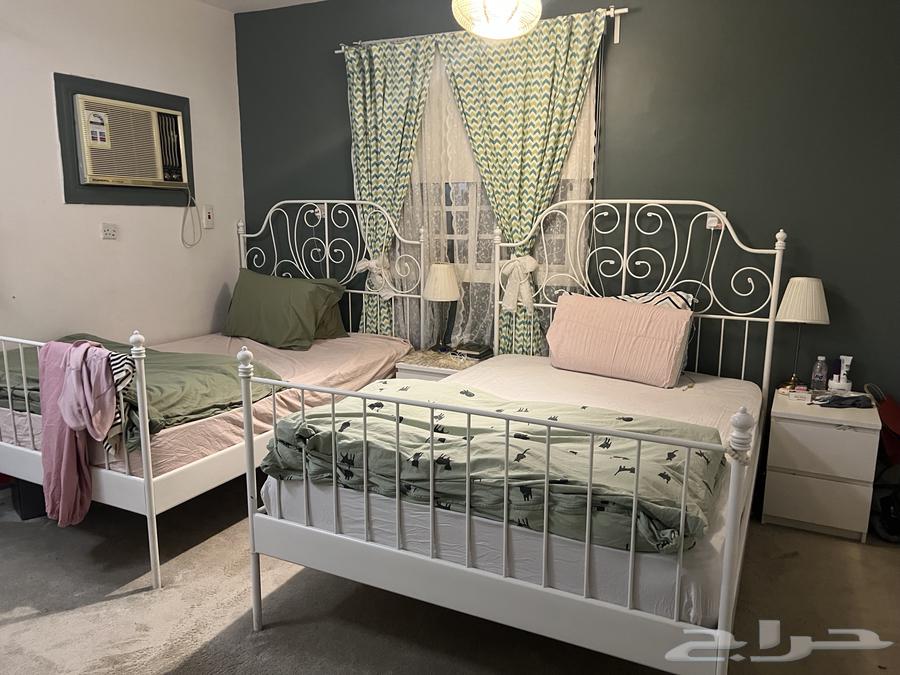 Double room with two single beds and a dressing table with mirror for sale64494925710849111