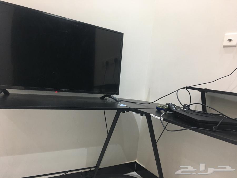 للبيع سوني فور وا يدتين وا شاشه 39 بوصه وا طاوله حرف L64501700896514110