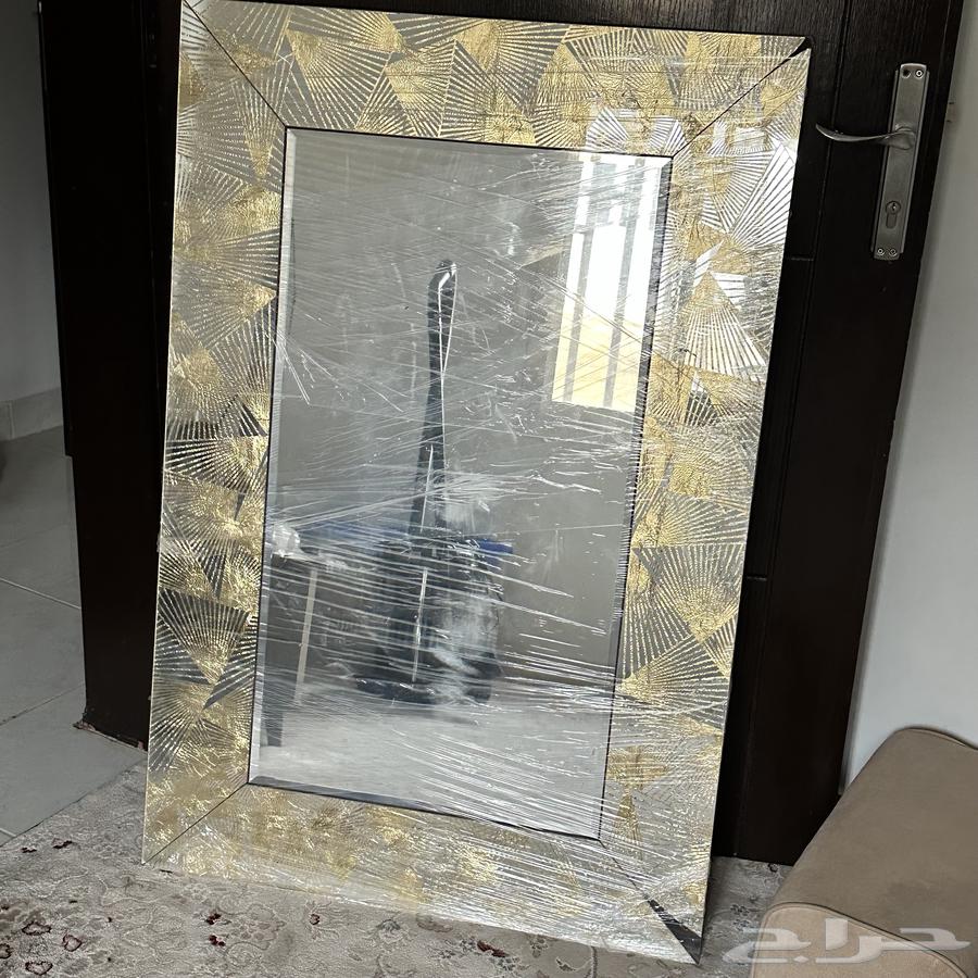 Steam iron and long mirrors from Abiyat, but with a crack on the right side64499256102274111