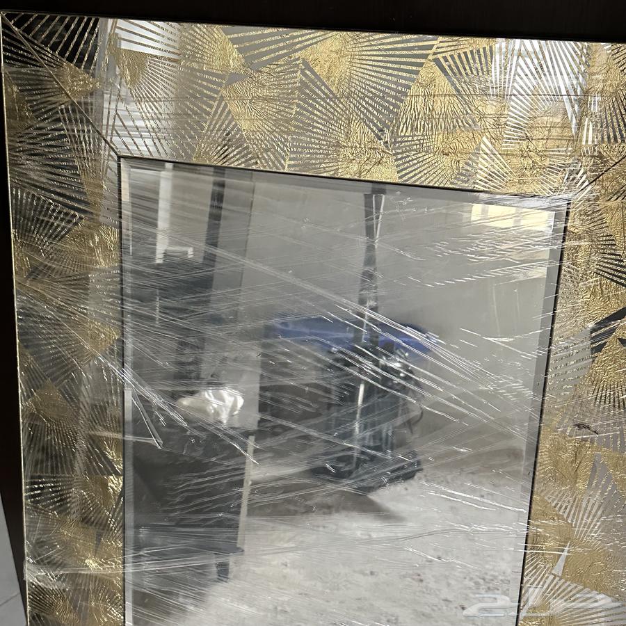 Steam iron and long mirrors from Abiyat, but with a crack on the right side64499256102274113