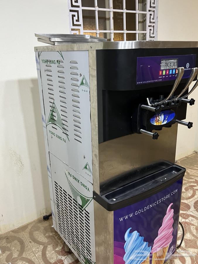 مكينة ايسكريم شبه جديدة للبيع64502680072579111