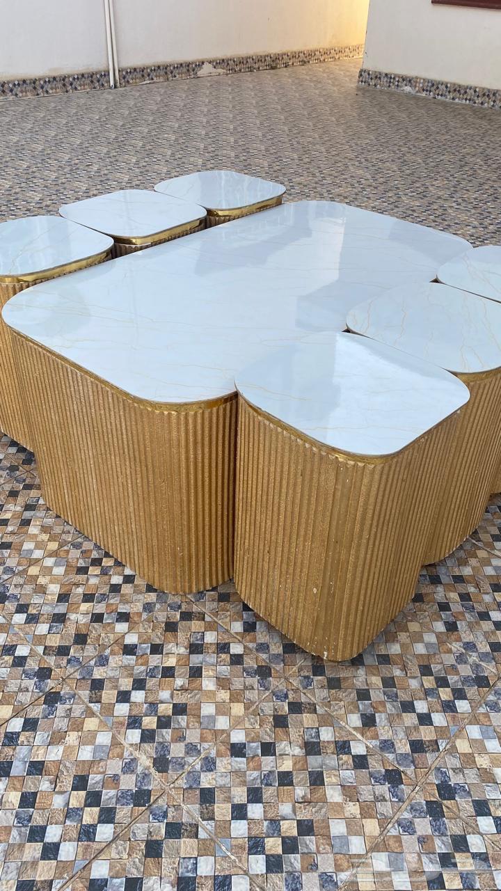 طاوله للبيع64499256128386110