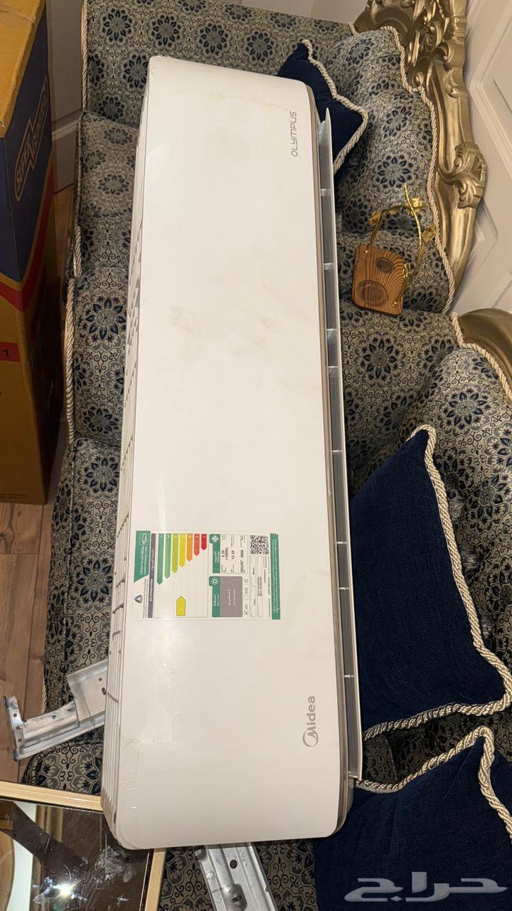 Two split air conditioners64497137751810112