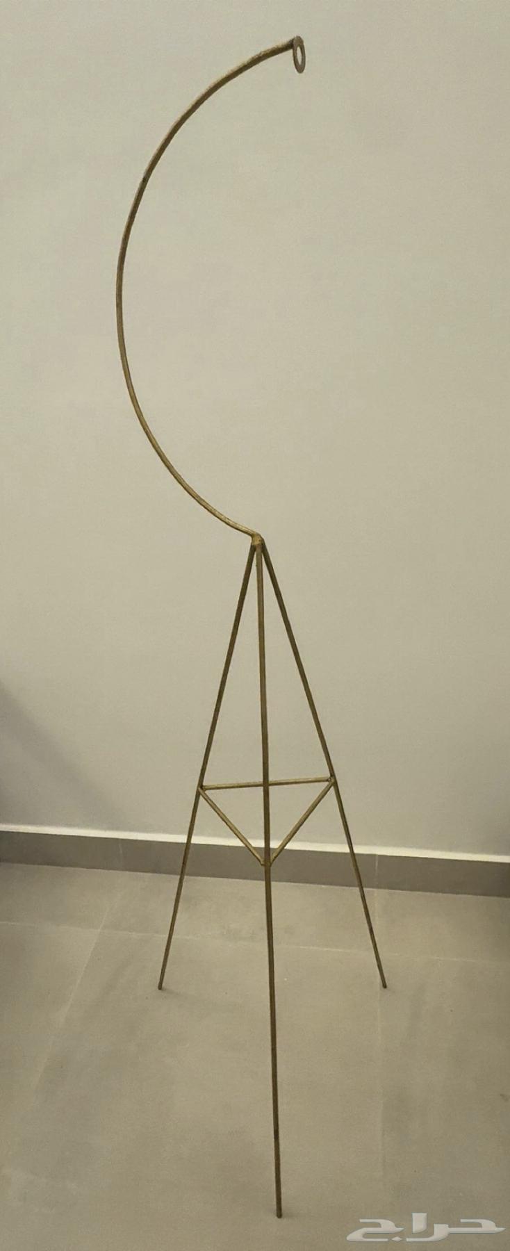 ستاند ذهبي للبيع64495173010306111