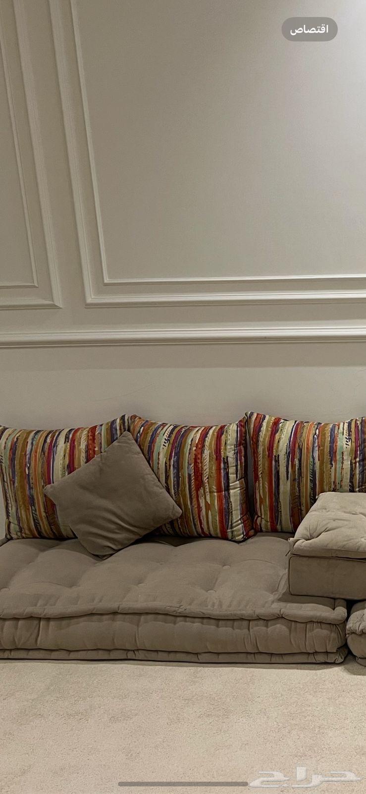 Selling a floor seating set64501967008386110