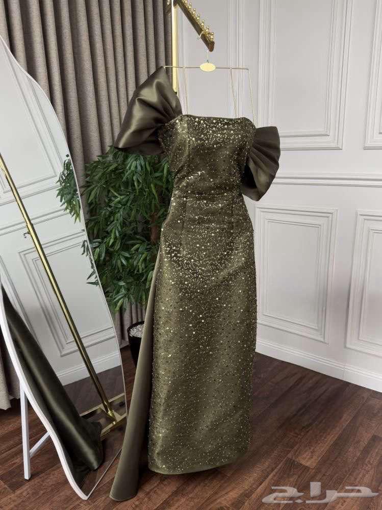 Dress used for only 6 hours64497495605634110