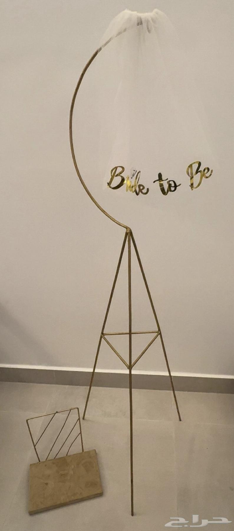 ستاند ذهبي للبيع64495173010306110