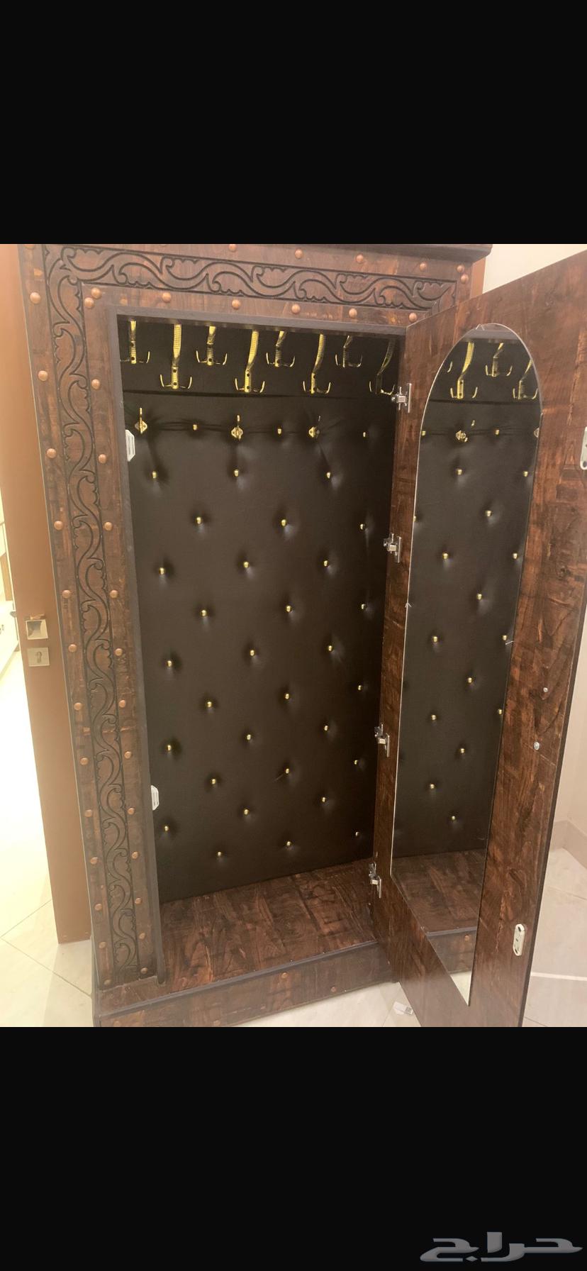 للبيع المستعجل دولاب عبايات نظيف64496626418177113