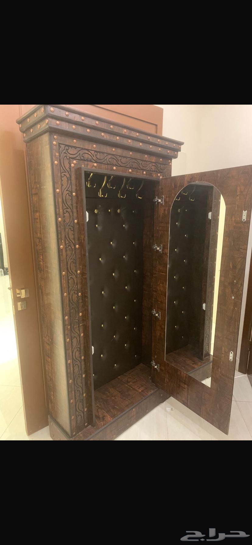 للبيع المستعجل دولاب عبايات نظيف64496626418177112