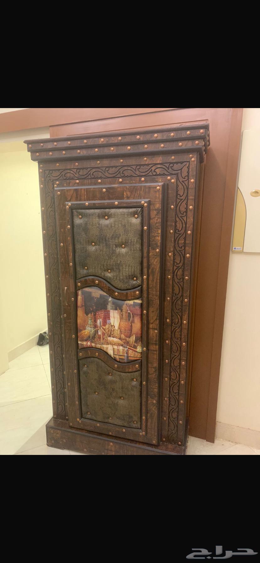 للبيع المستعجل دولاب عبايات نظيف64496626418177111