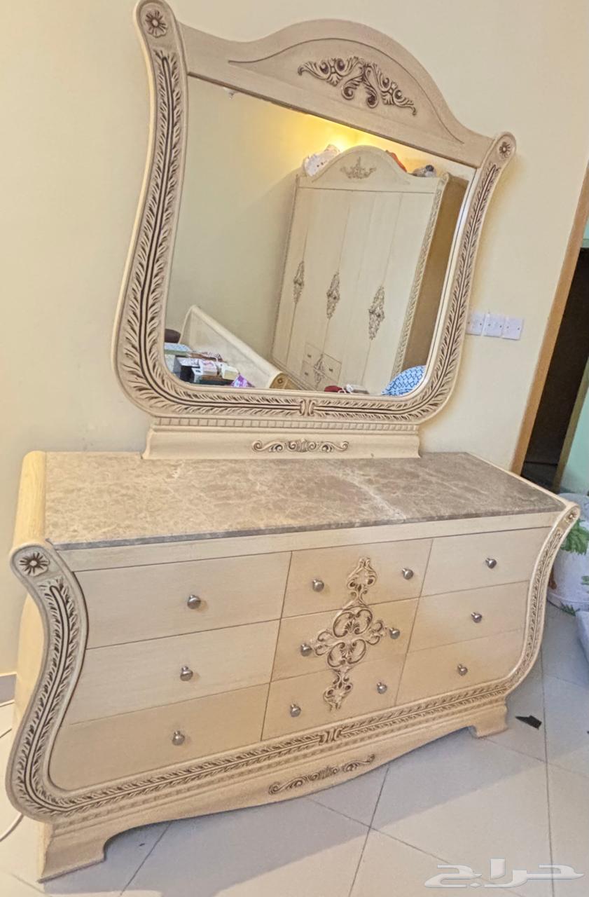 غرفة نوم خشب كلاسيك64500811693569111