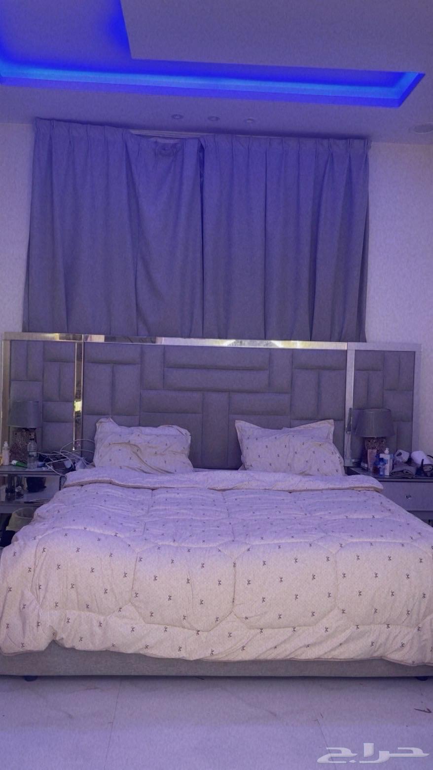 Bed and curtain without design64502583994627111