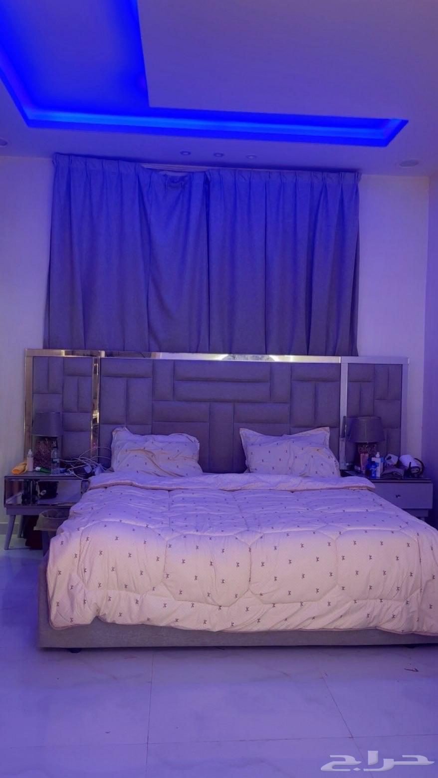 Bed and curtain without design64502583994627110