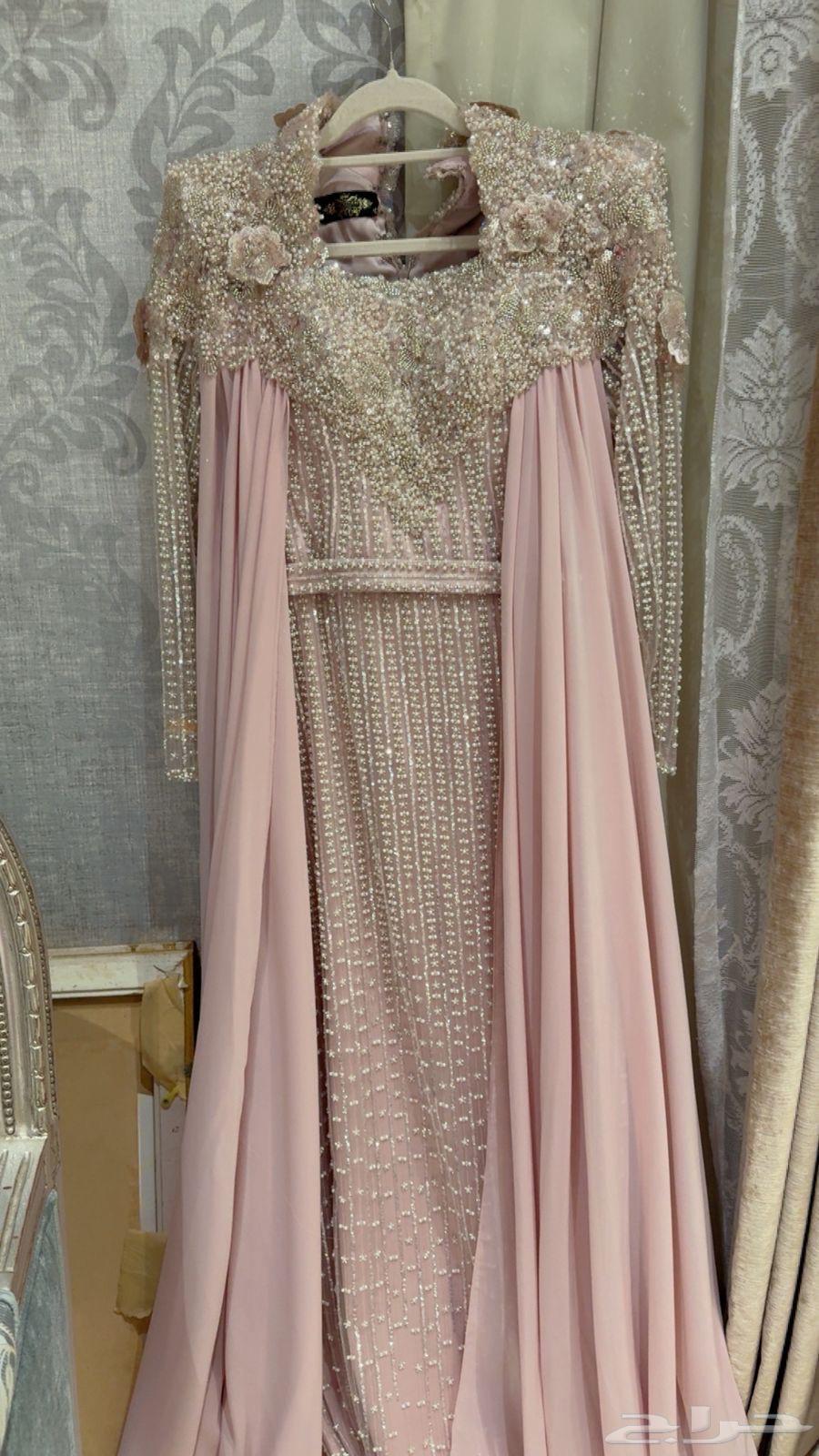 فستان من المصممه هلا العيطه64495954765825110