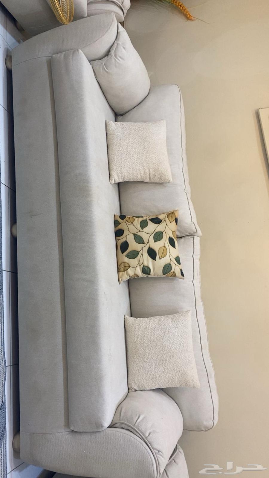 Luxurious and very comfortable sofa for seating, I separated it at Mahmoud Saeed64495392890882112