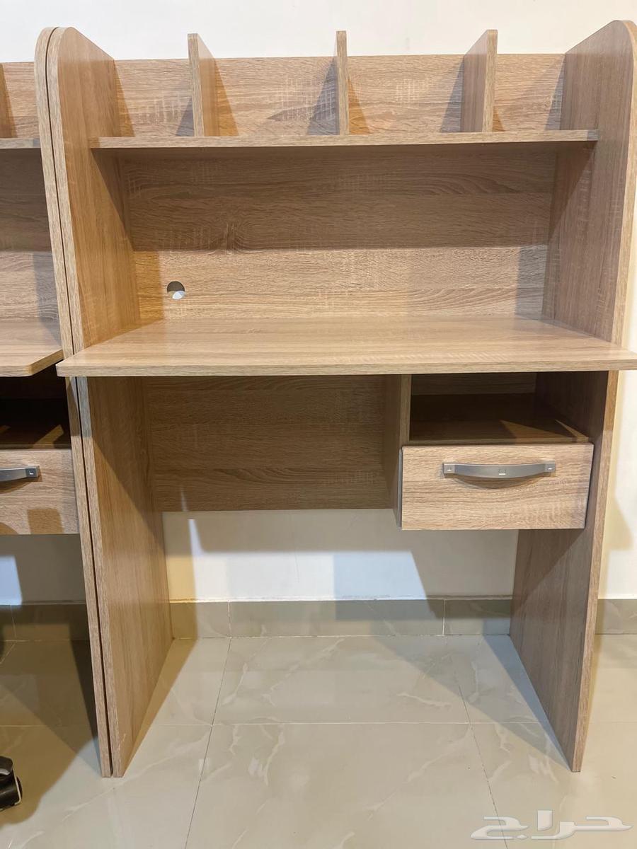 Office furniture in excellent condition, price of one desk is 100 and one chair is 10064500298409729112