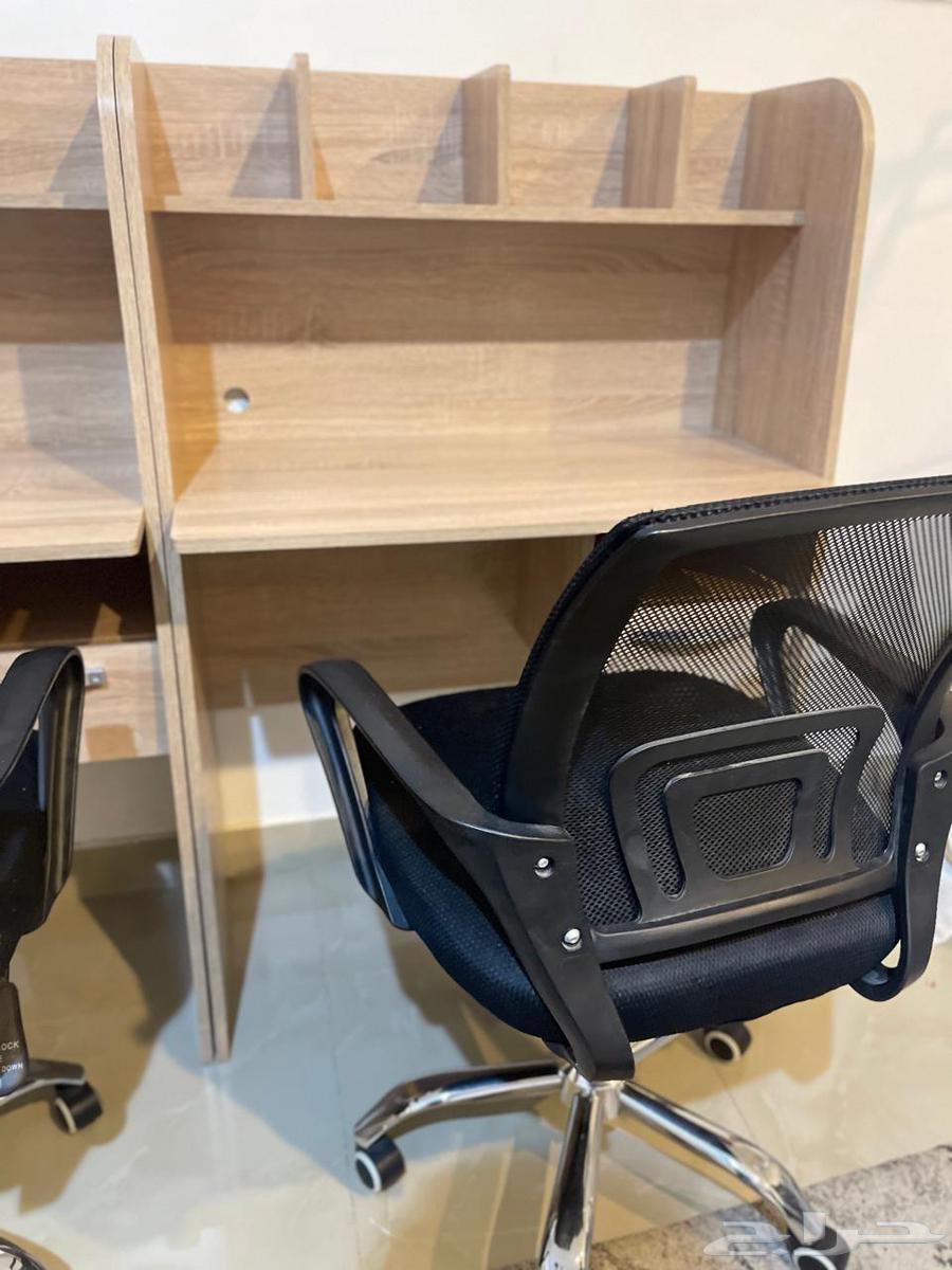 Office furniture in excellent condition, price of one desk is 100 and one chair is 10064500298409729111