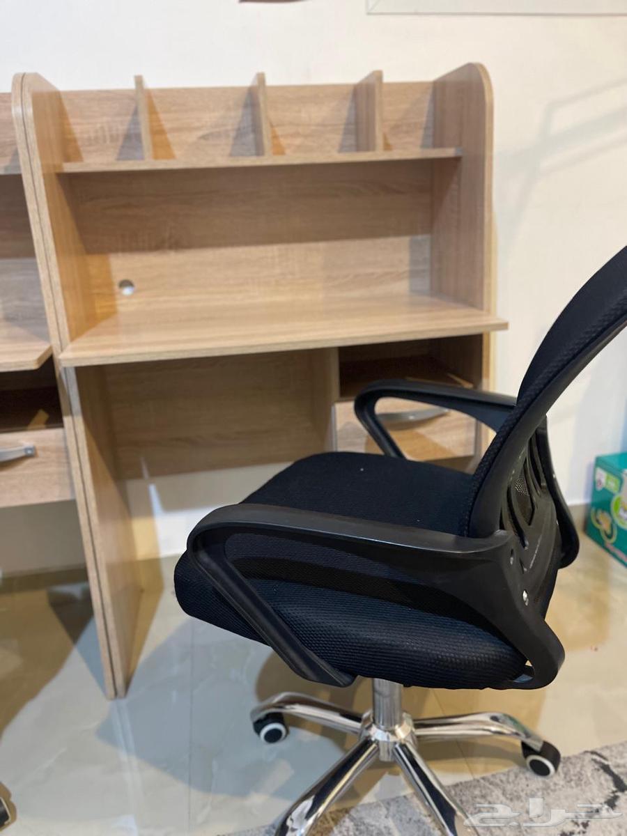 Office furniture in excellent condition, price of one desk is 100 and one chair is 10064500298409729110