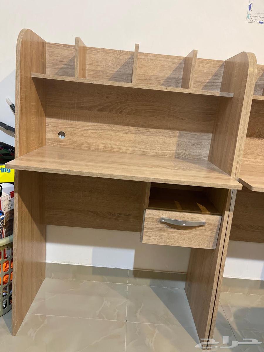 Office furniture in excellent condition, price of one desk is 100 and one chair is 10064500298409729114